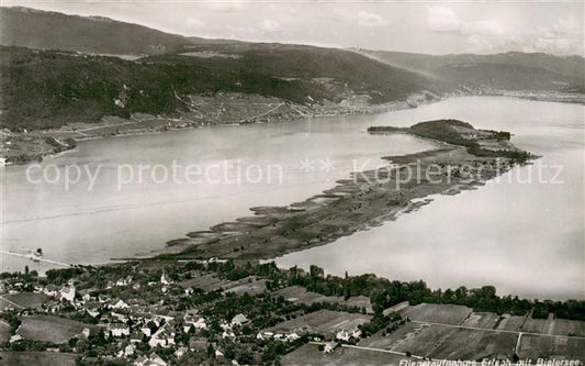 13710731 Erlach BE Fliegeraufnahme mit Bielersee Erlach BE