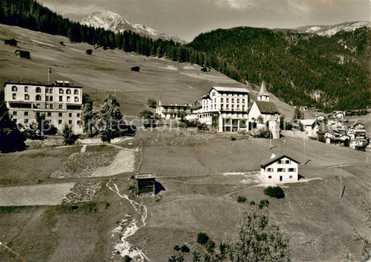 13730126 Wiesen GR Fliegeraufnahme mit Valbellahorn und Hotel Bellevue