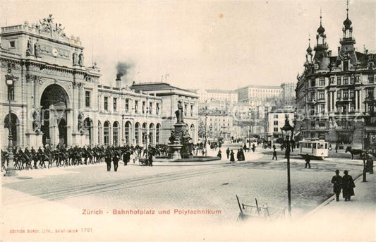 13792916 Zuerich ZH Bahnhofplatz et Polytechnique avec tramways Zuerich ZH