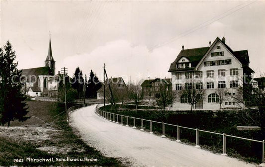 13797457 Moerschwil SG École et église