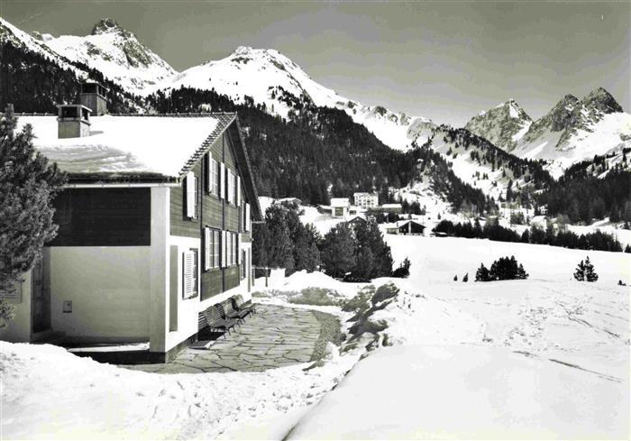 14015267 Preda GR Sonnenhof Station der Rhaet Bahn mit Piz Zavretta und Piz Gium