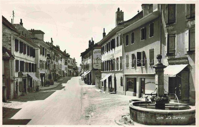 14024936 La Sarraz Cossonay VD Dorfstrasse mit Brunnen