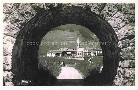 14033062 Berguen Bravuogn Albula GR Durchblick auf Kirche und Ort