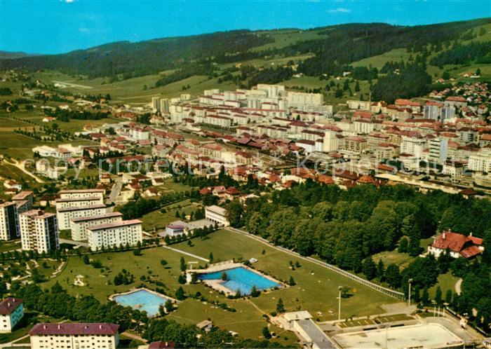 13211319 La Chaux-de-Fonds Photographie aérienne avec piscine extérieure de La Chaux-de-Fonds