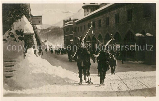 13557622 St Moritz GR Scène de rue en hiver St Moritz GR