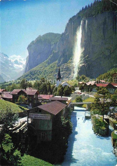 14025551 Lauterbrunnen BE Ortsansicht mit Blick zum Staubbach Wasserfall