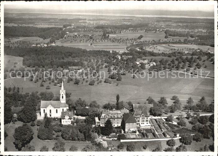 12589373 St Pelagiberg Fliegeraufnahme mit Kirche und Bodensee St Pelagiberg