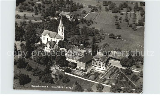 12590038 St Pelagiberg Fliegeraufnahme mit Kirche St Pelagiberg