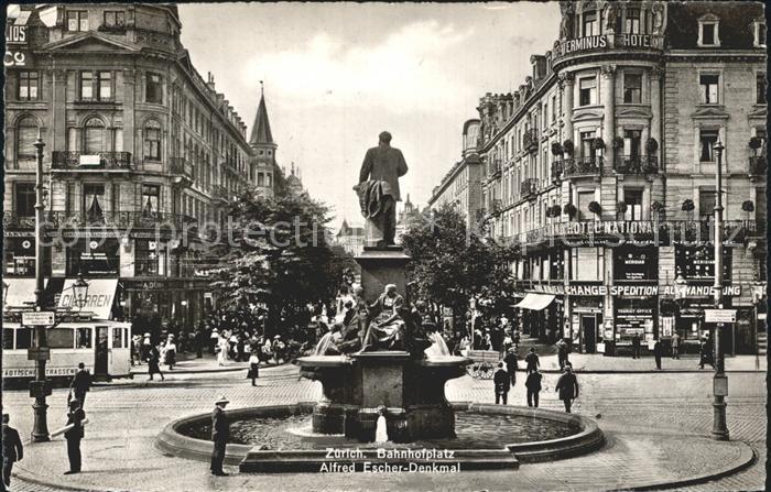 12320931 Zuerich Bahnhofplatz Monument Alfred Escher Statue Zuerich