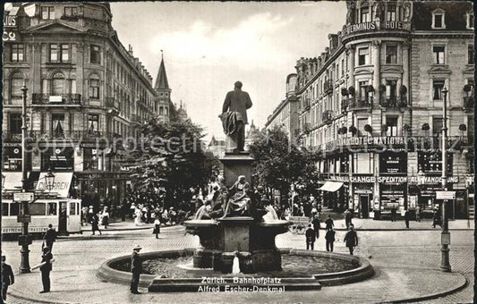 12320931 Zuerich Bahnhofplatz Alfred Escher Denkmal Statue Zuerich