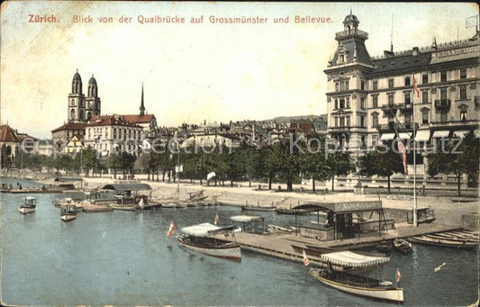 12320944 Zuerich Blick von Quaibruecke Grossmuenster Bellevue Zuerich