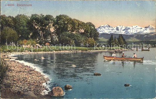 12322302 Zuerich Uferpartie am Zuerichsee Boot Zuerichhorn Alpenblick Zuerich