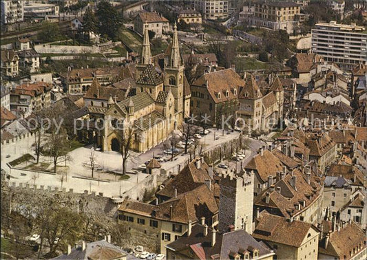 12456964 Neuchâtel NE La Collégiale Le Château et la vieille ville Neuchâtel