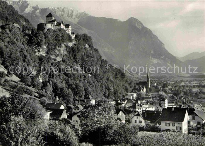 72800986 Vaduz mit Schloss Rappenstein und Falknis