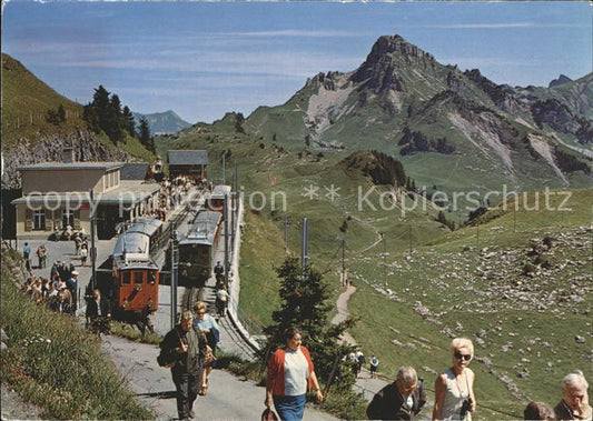 12237109 Schynige Platte Bergstation mit Laucherhorn und Faulhorn-Route