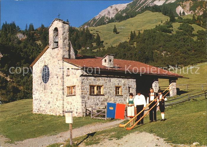 72253442 Liechtenstein  Friedenskapelle im Malbun Alphornblaeser