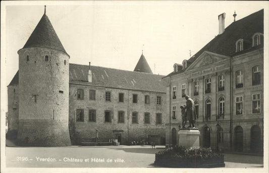 11308246 Yverdon VD Cahteau et Hotel de Ville