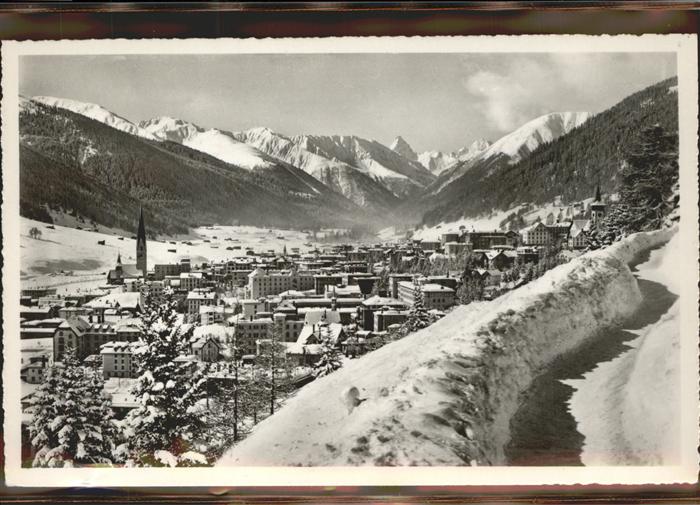 11304955 Davos GR Davos Platz mit Hohe-Promenade Blick gegen Tinzenhorn und Piz