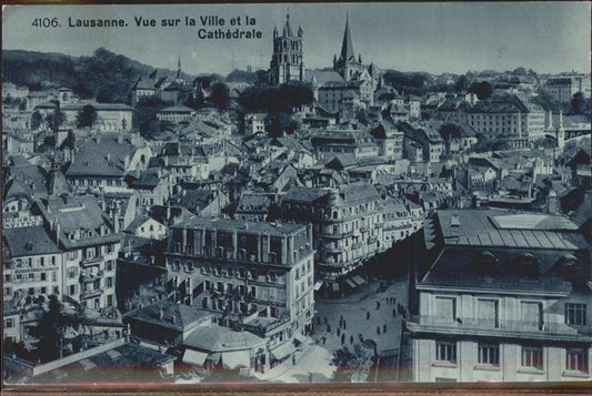 11306472 Lausanne VD Vue sur la ville et la Cathedrale