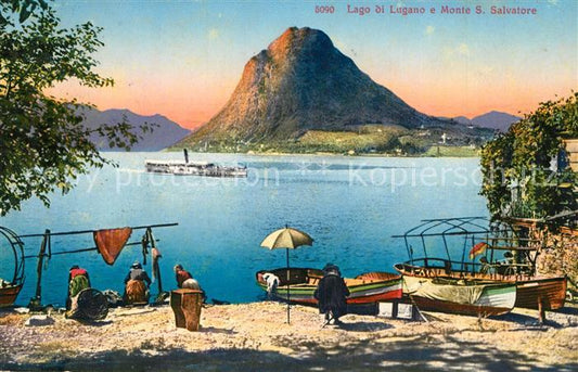 73304097 Lago di Lugano TI Strand Boote und Monte S. Salvatore Waescherinnen