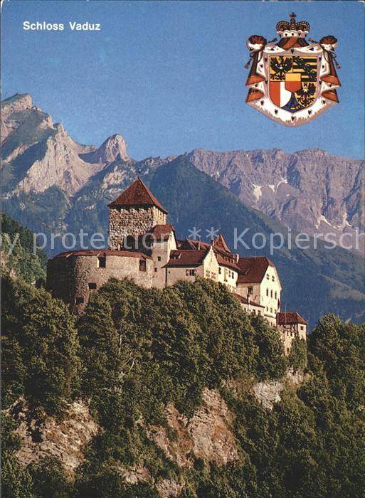 72346668 Vaduz Schloss mit Wappen Residenz des Fuersten von Liechtenstein