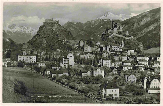 13982307 SION__Sitten_Seduno_VS Vue panoramique vers les châteaux de Tourbillon et Valèr