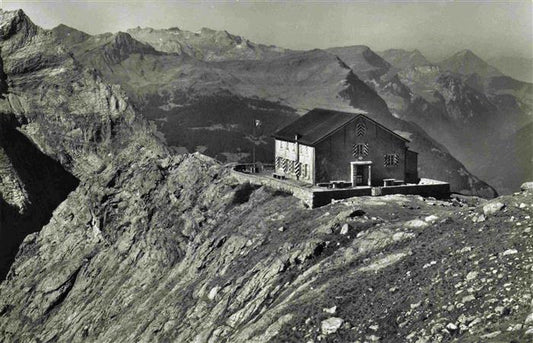 13982372 Grindelwald_BE Glecksteinhuette Panorama Montagnes Alpes bernoises