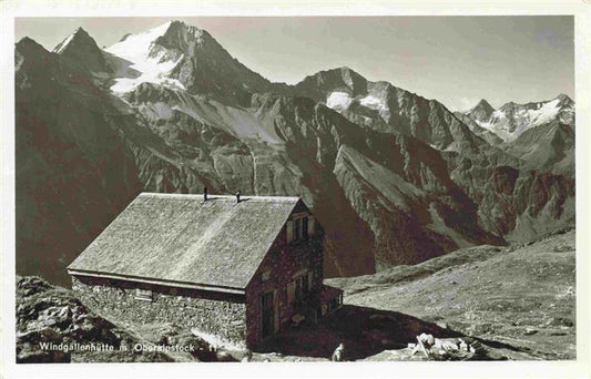 13985646 Windgaellenhuette_2035m_Oberalpstock_UR Berghuette Alpenpanorama Glarne