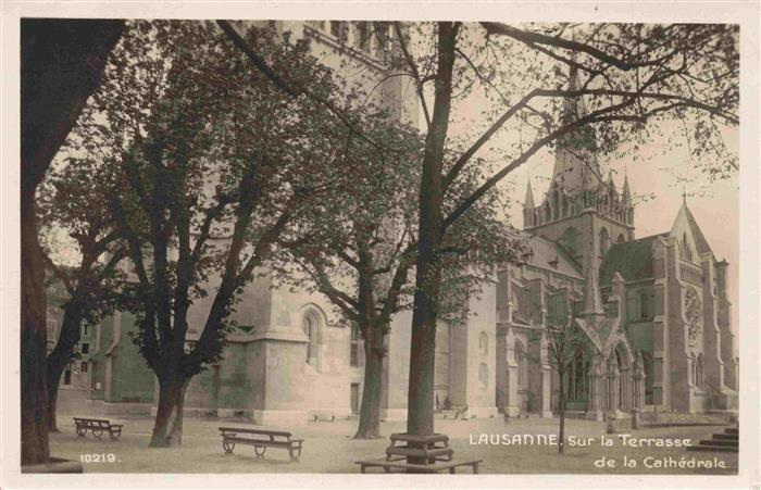 13987482 LAUSANNE_VD Sur la terrasse de la cathédrale