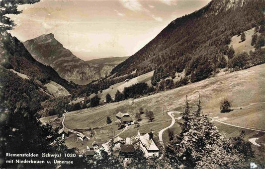 13992775 Riemenstalden_SZ avec Niedermachen et lac d'Urner