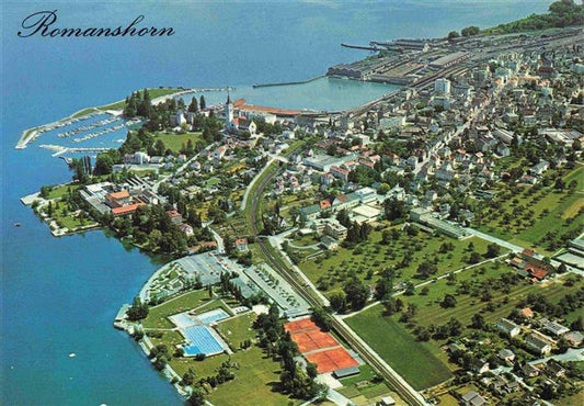 13993353 ROMANSHORN_TG Photo aérienne avec piscine au bord du lac de Constance