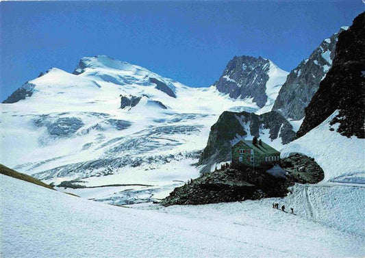 13993467 Britanniahuette_3029m_VS avec Strahlhorn Adlerpass et Rimpfischhorn