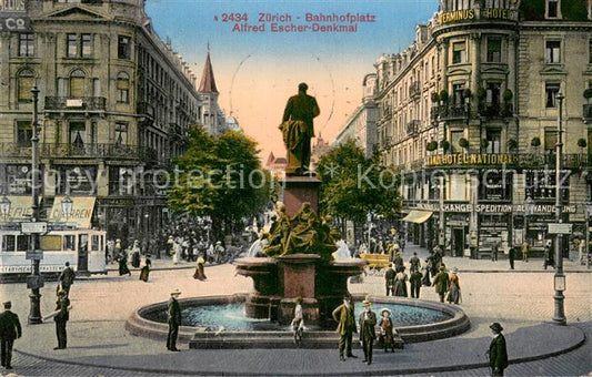 13756745 Zuerich ZH Bahnhofplatz avec monument Alfred Escher Zuerich ZH