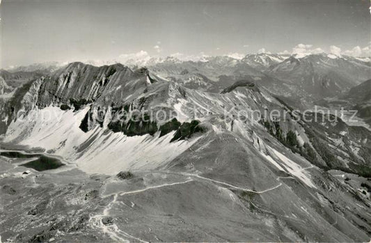 13757999 Brienzer Rothorn Brienzerrothorn BE Fliegeraufnahme mit Bruenigweg und