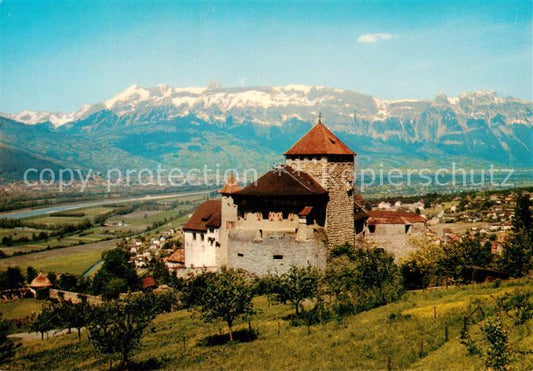 73788745 Vaduz Liechtenstein FL Schloss Vaduz mit Schweizer Bergen