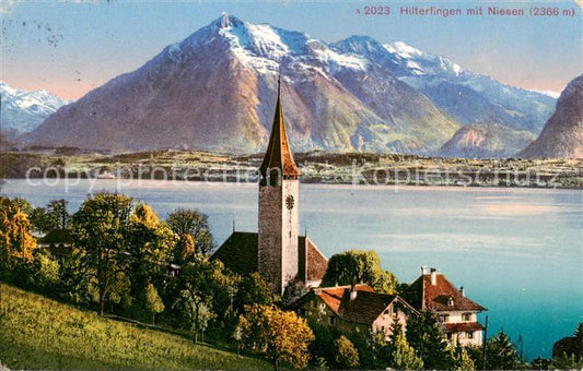 13795723 Hilterfingen Thunersee BE Teilansicht mit Kirche Blick ueber den See zu