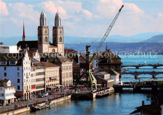 13797179 Zuerich ZH City Art installation grue portuaire à l'église de Limmat Zueric