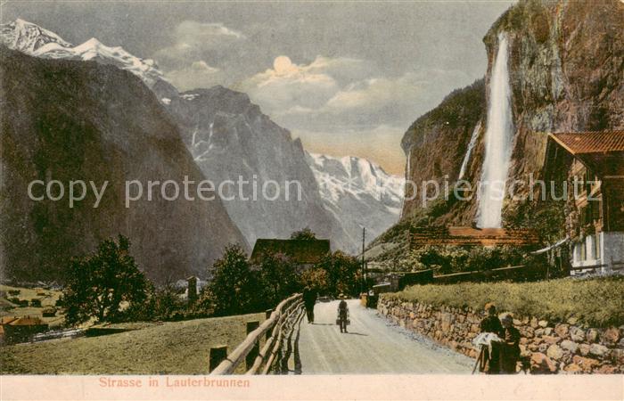 13828373 Lauterbrunnen BE Strasse und Wasserfall im Lauterbrunnental Lauterbrunn