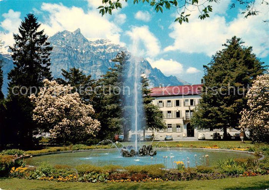 13843310 Glaris GL Hôtel Glarnerhof Fontaene Volksgarten avec Wiggis Glarner Alpe