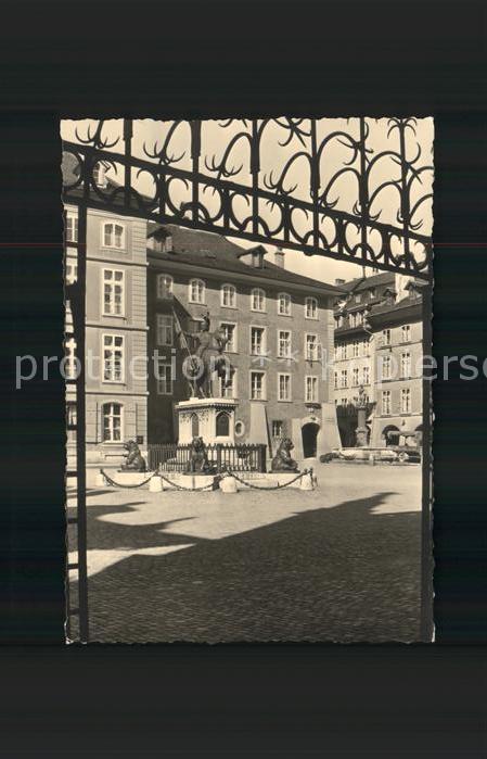 11625096 Bern BE Muensterplatz von Erlach-Denkmal Moses-Brunnen