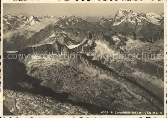 11631571 Piz Cavardiras und Toedi Alpenpanorama Fliegeraufnahme