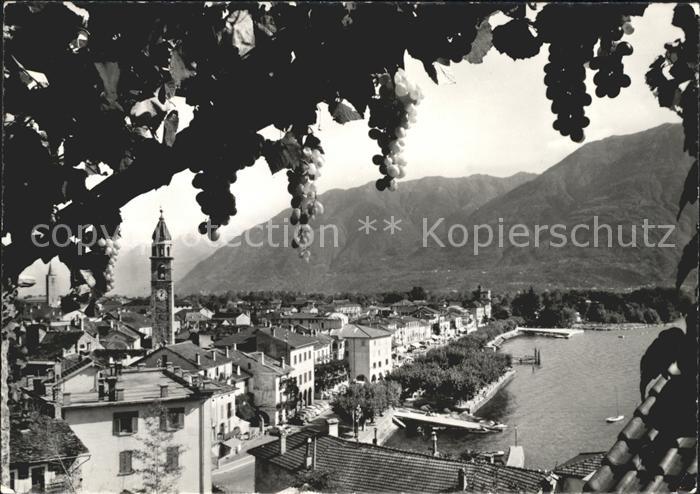 11642277 Ascona TI Vista sulla piazza