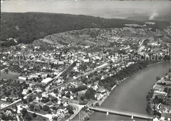 11658266 Photo aérienne de Zurzach avec rivière