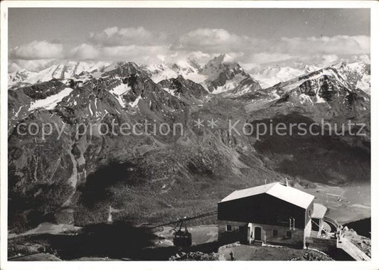 11655348 St Moritz GR Téléphérique Corviglia Piz Nair avec groupe Bernina