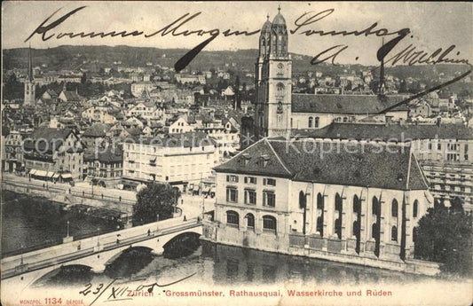 11659569 Zuerich Grossmuenster Rathausquai Wasserkirche und Rueden