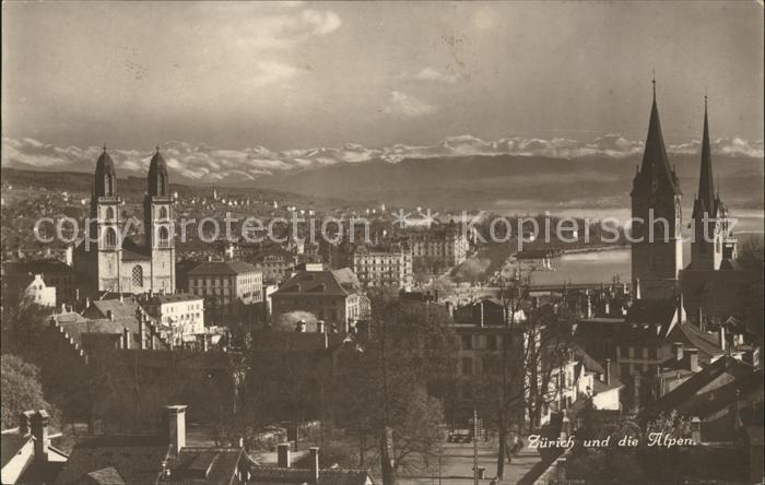 11667771 Vue sur la ville de Zurich avec Grossmuenster et les Alpes