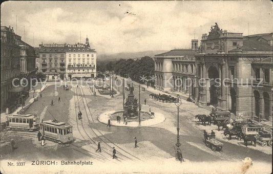 11667847 Zuerich Bahnhofplatz Strassenbahnen Pferdekutschen