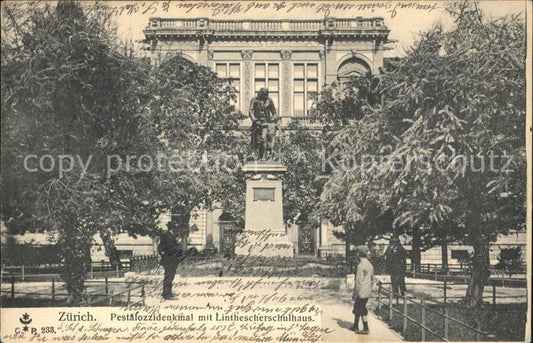 11667866 Zuerich Pestalozzi Denkmal mit Lintescher Schulhaus