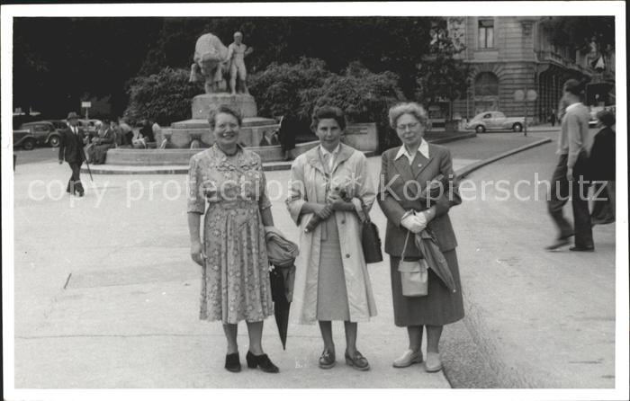 11670345 Zuerich Buerkliplatz Frauengruppe Zuerich