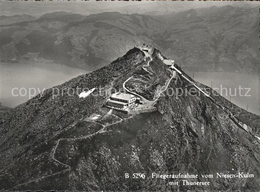 11672474 Niesen Kulm Hôtel Niesen Kulm avec le lac de Thoune Photo aérienne du Niesen